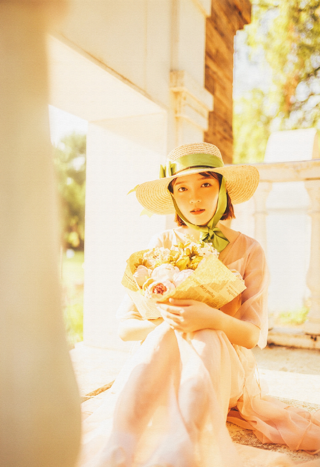 性感美女透明粉红薄纱装度假村写真