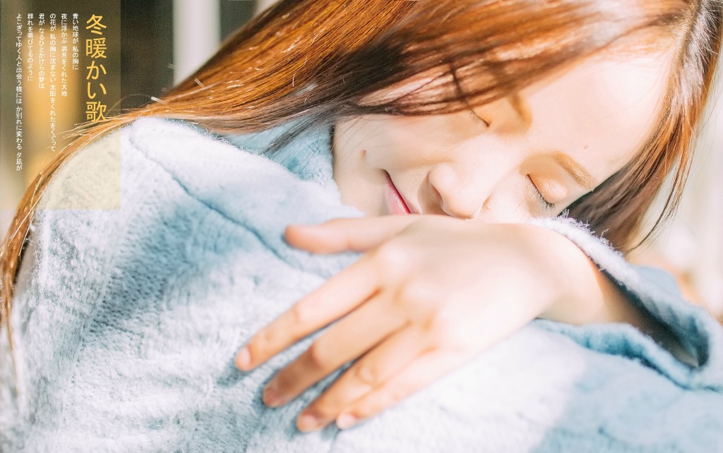 火辣性感美女少首弄姿 傲人上围至极