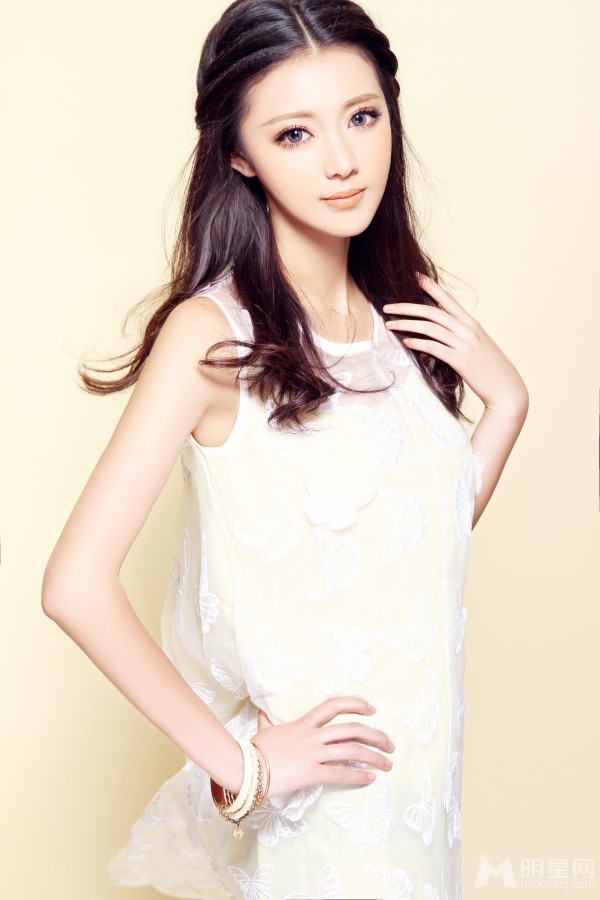 唯美性感美女写真 一袭白裙展仙气