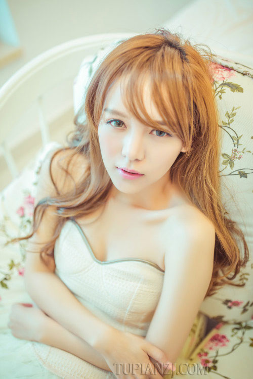性感美女敏凌暖色系写真照
