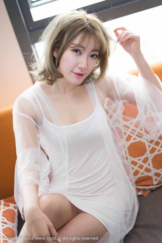 短发美女少妇薄纱裙写真