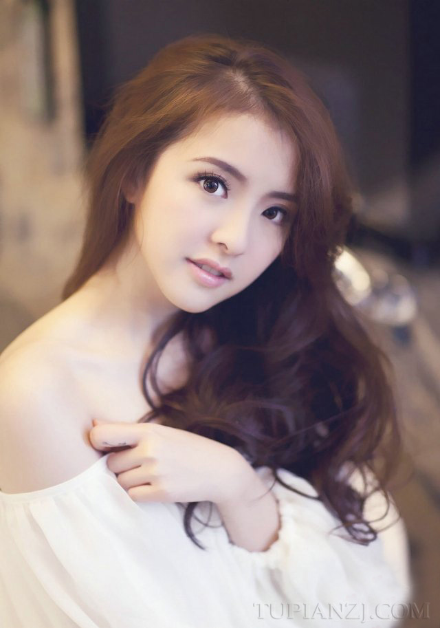 超性感美女照片 香肩嫩滑
