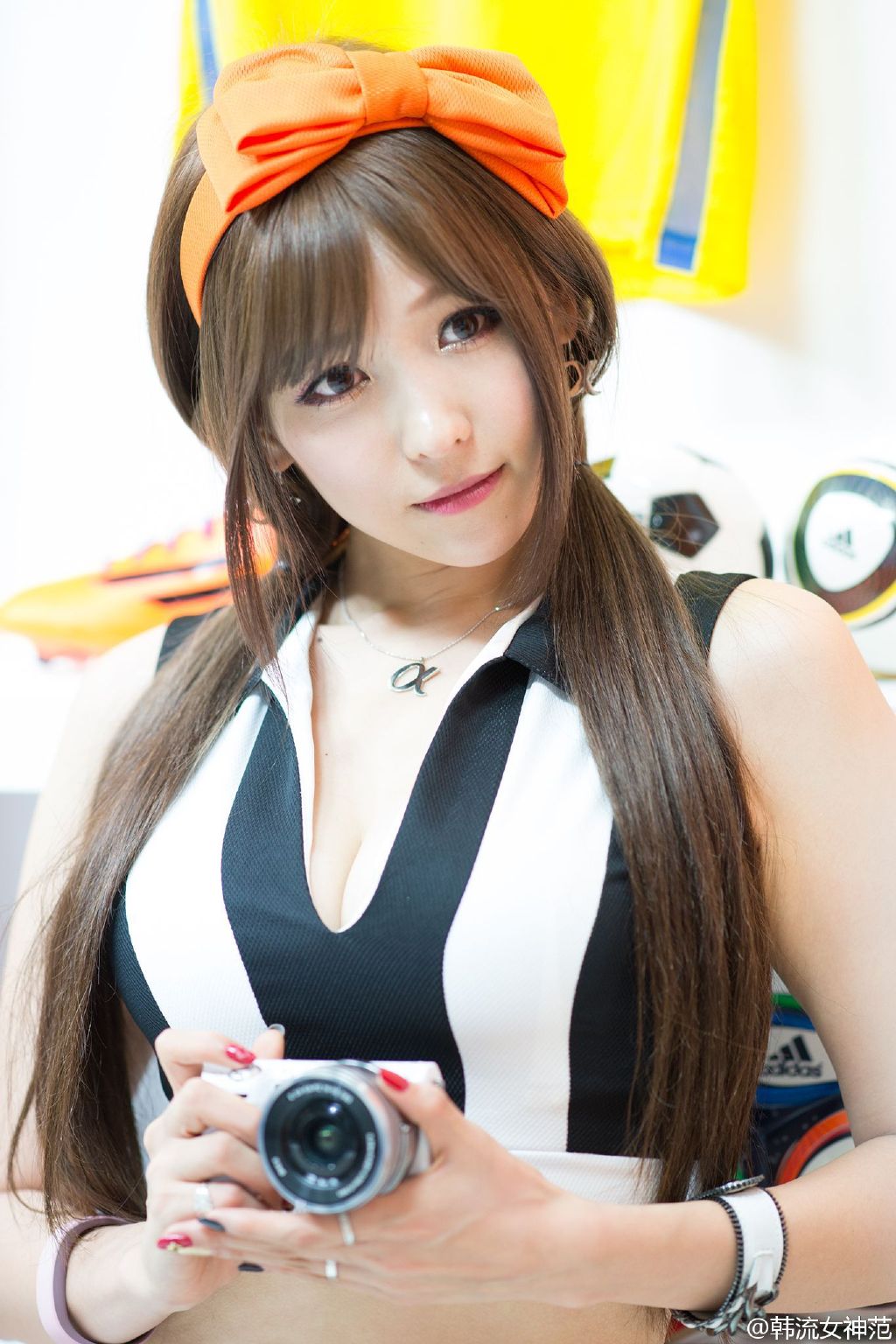 韩国大眼广告展台美女
